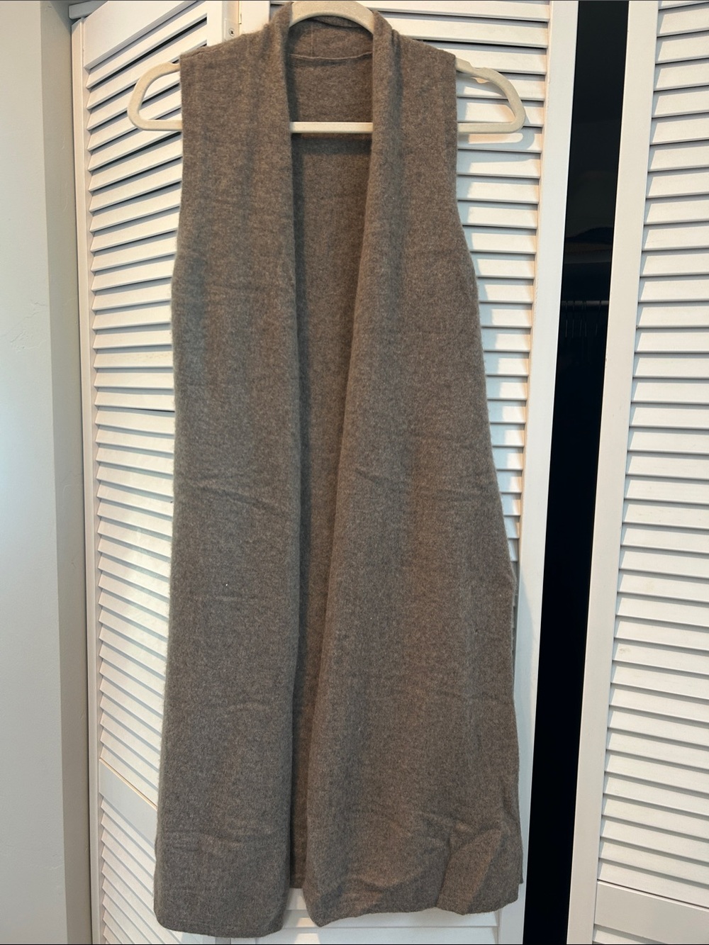 Cashmere long line Taupe Gray vest